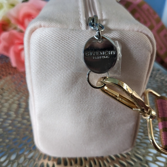 Givenchy - Picture 6 of 11